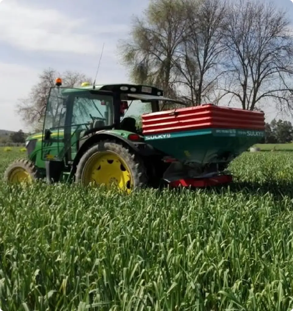 Agricultores_en_campo_de_ajos2x